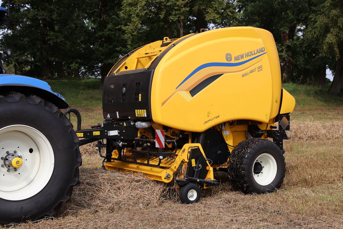 La serie Roll-Belt PLUS offre due nuovi modelli di rotopresse a camera variabile più intelligenti e sempre connesse